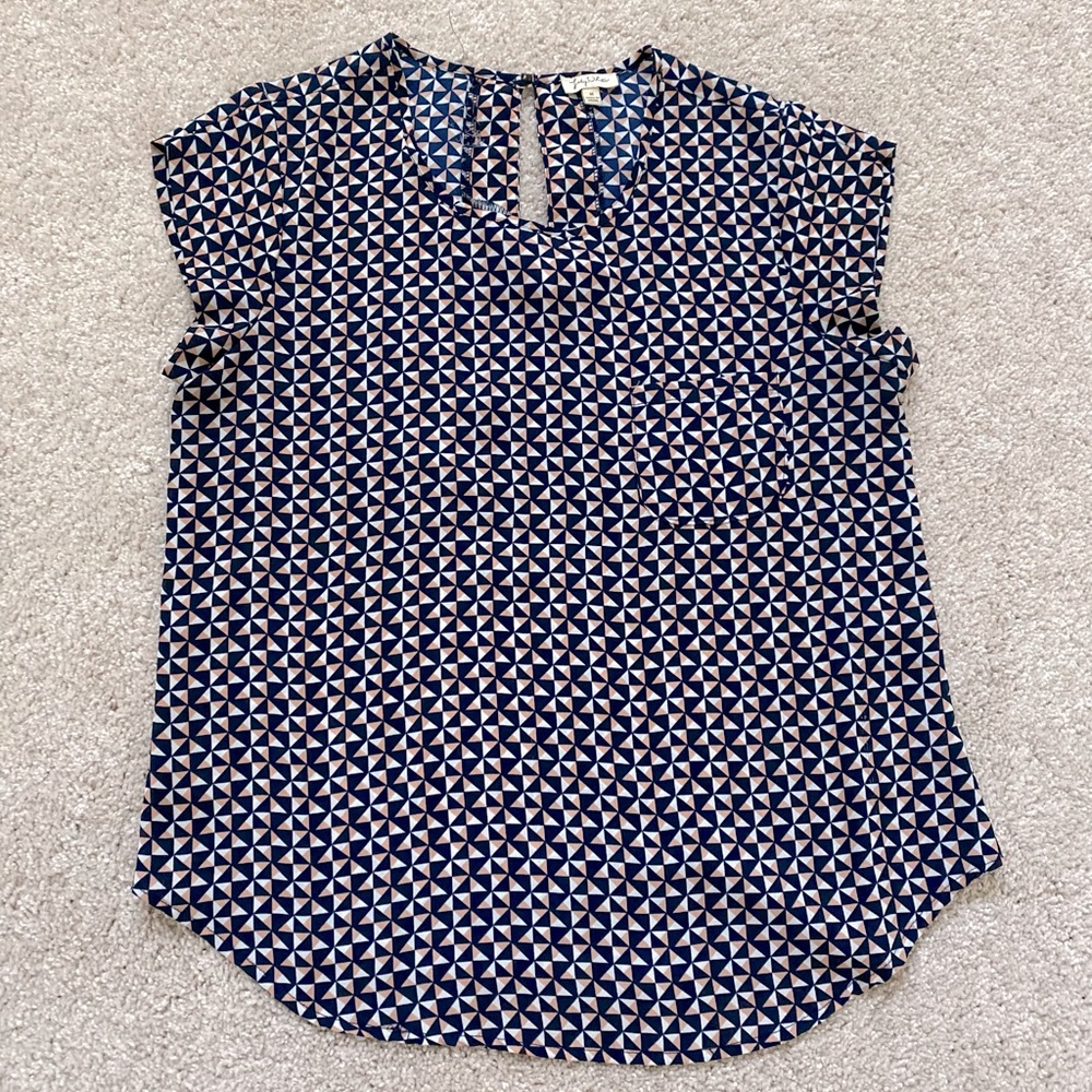 Lily White key hole back blue top Sz M